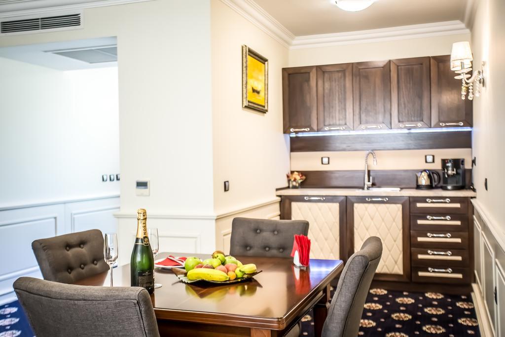 Hotel Palace Marina Dinevi Светий Влас Екстер'єр фото